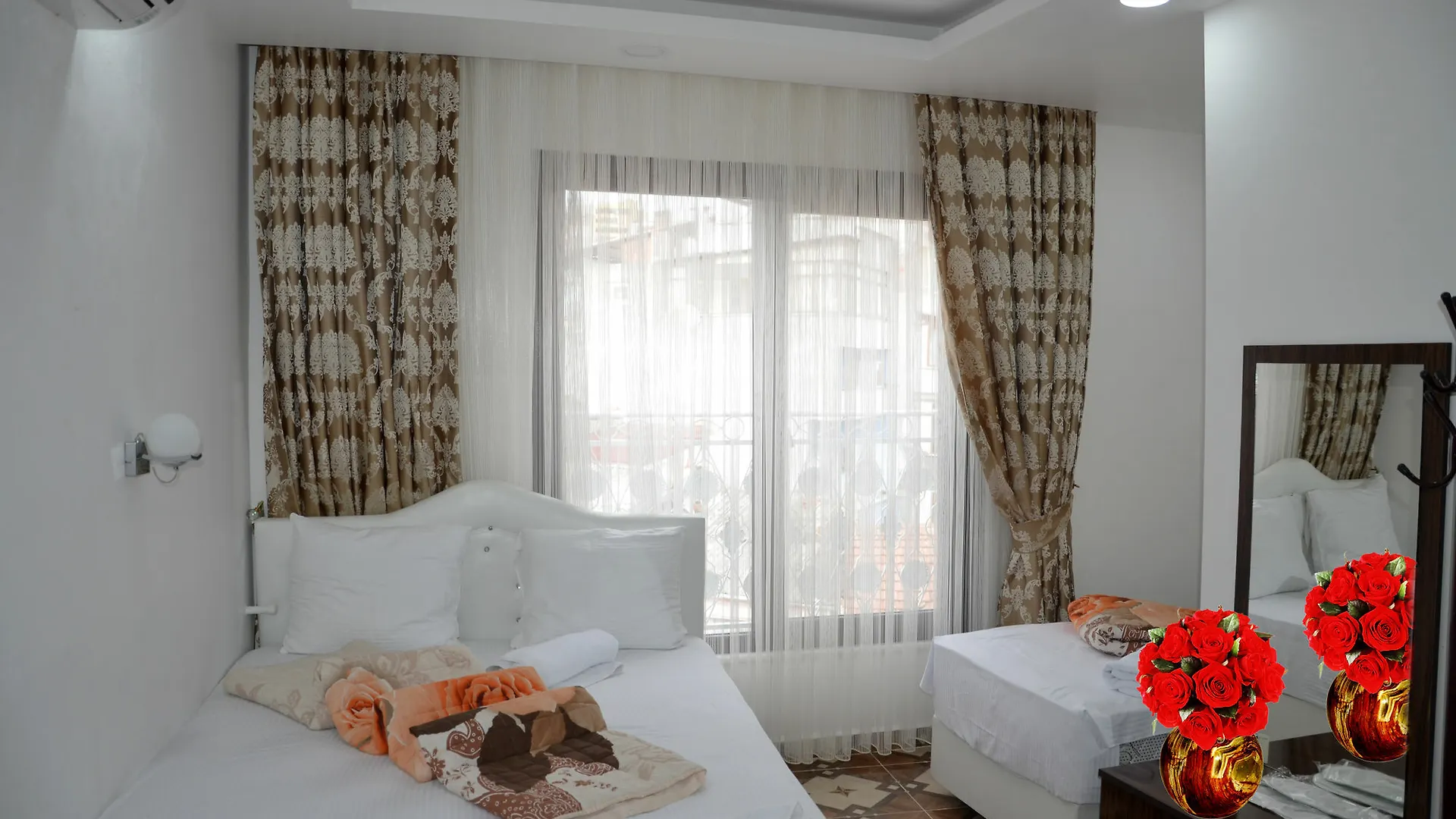 Sultanahmet Deluxe Hotel contacts
